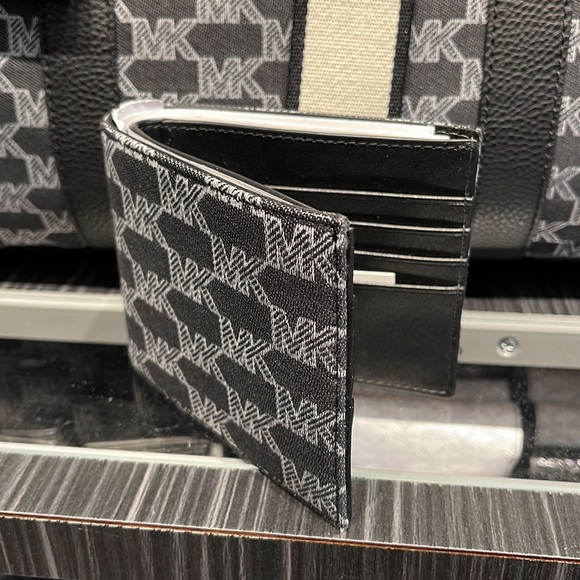 Michael Kors Men’s Women’s Cooper Logo Fabric Billfold Wallet Black Multi NWT - Picture 9 of 16